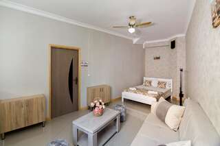 Гостевой дом Holiday House Тбилиси Классический четырехместный номер-3
