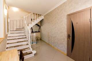 Гостевой дом Holiday House Тбилиси Классический четырехместный номер-6
