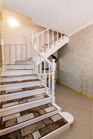 Гостевой дом Holiday House Тбилиси Улучшенный четырехместный номер-5