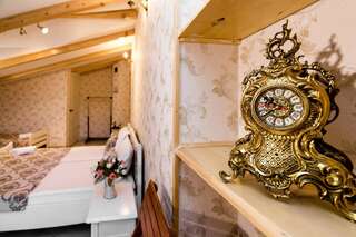 Гостевой дом Holiday House Тбилиси Улучшенный четырехместный номер-9