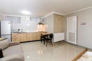 Гостевой дом Holiday House Тбилиси Четырехместный номер "Комфорт"-5