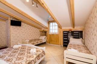 Гостевой дом Holiday House Тбилиси Улучшенный четырехместный номер-12